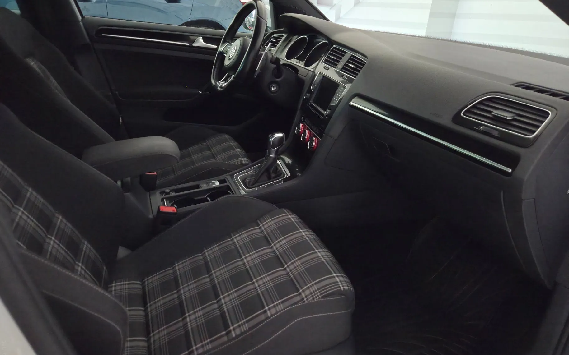 Notranja slika - VW Golf - Variant 2,0 GTD BMT DSG - 14