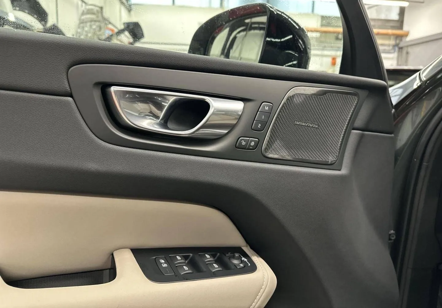 Notranja slika - Volvo XC60 - B5 P AWD Plus Dark... - 12