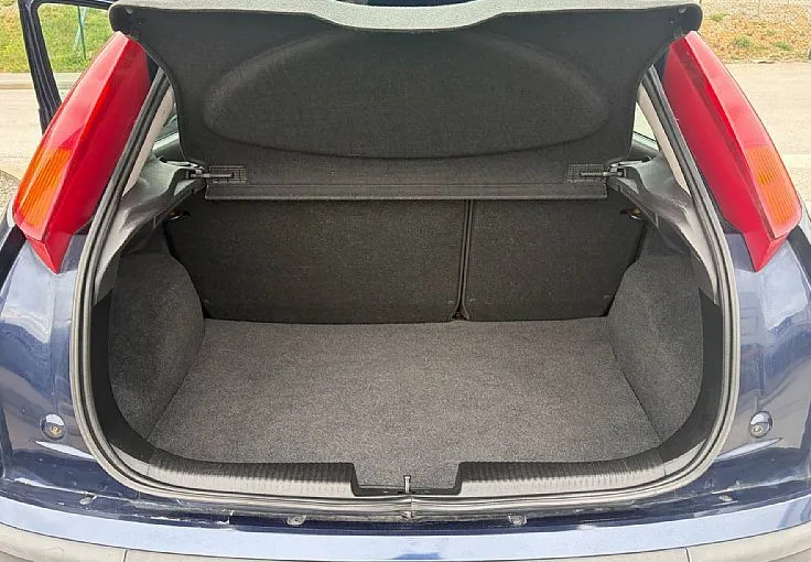 Zunanja slika - Ford Focus - 1.6 16V Comfort ZELO LEPO OHRANJEN - 12