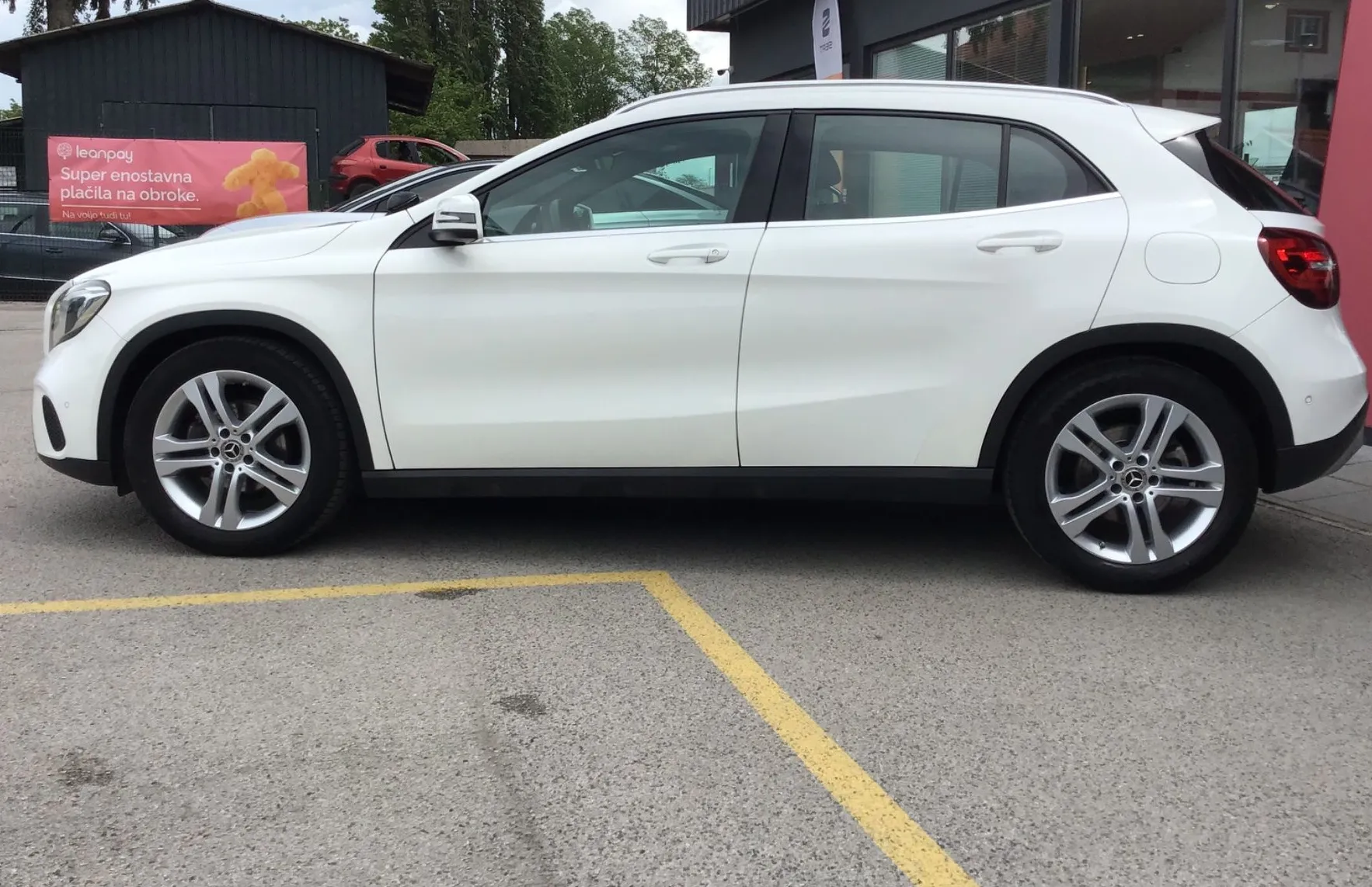 Zunanja slika - Mercedes-Benz GLA-Razred - GLA 180 Urban Avt. - 8