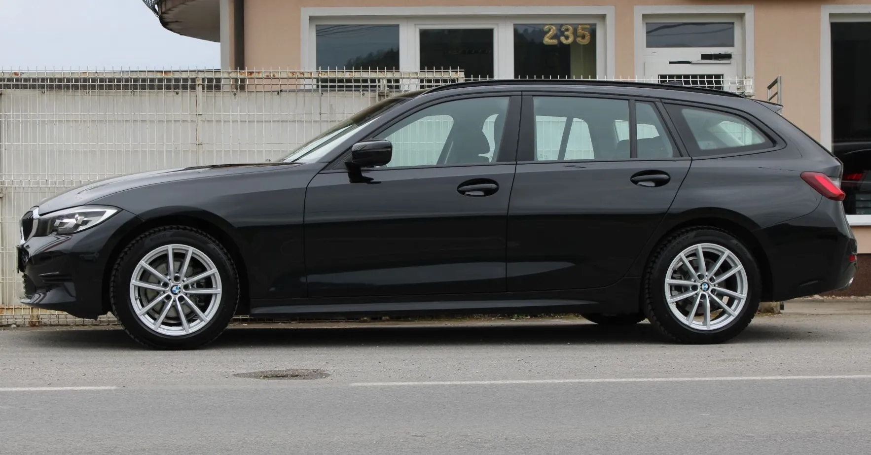 Zunanja slika - BMW Serija 3 - Touring: 318dA Touring Advantage Avt. ALU NAVI PDC LED - 9