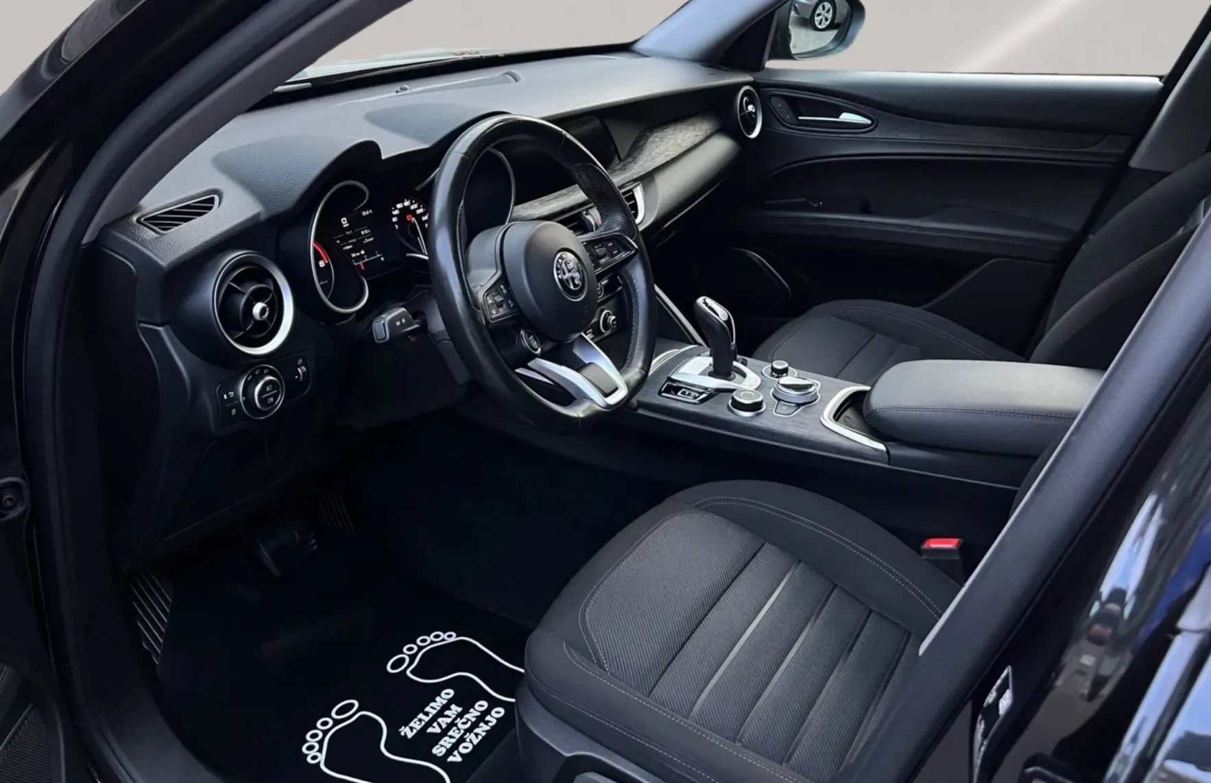 Zunanja slika - Alfa Romeo Stelvio - Q4 2.2 Diesel 190 Avt. 1 letna garancija 1 lastnik - 10