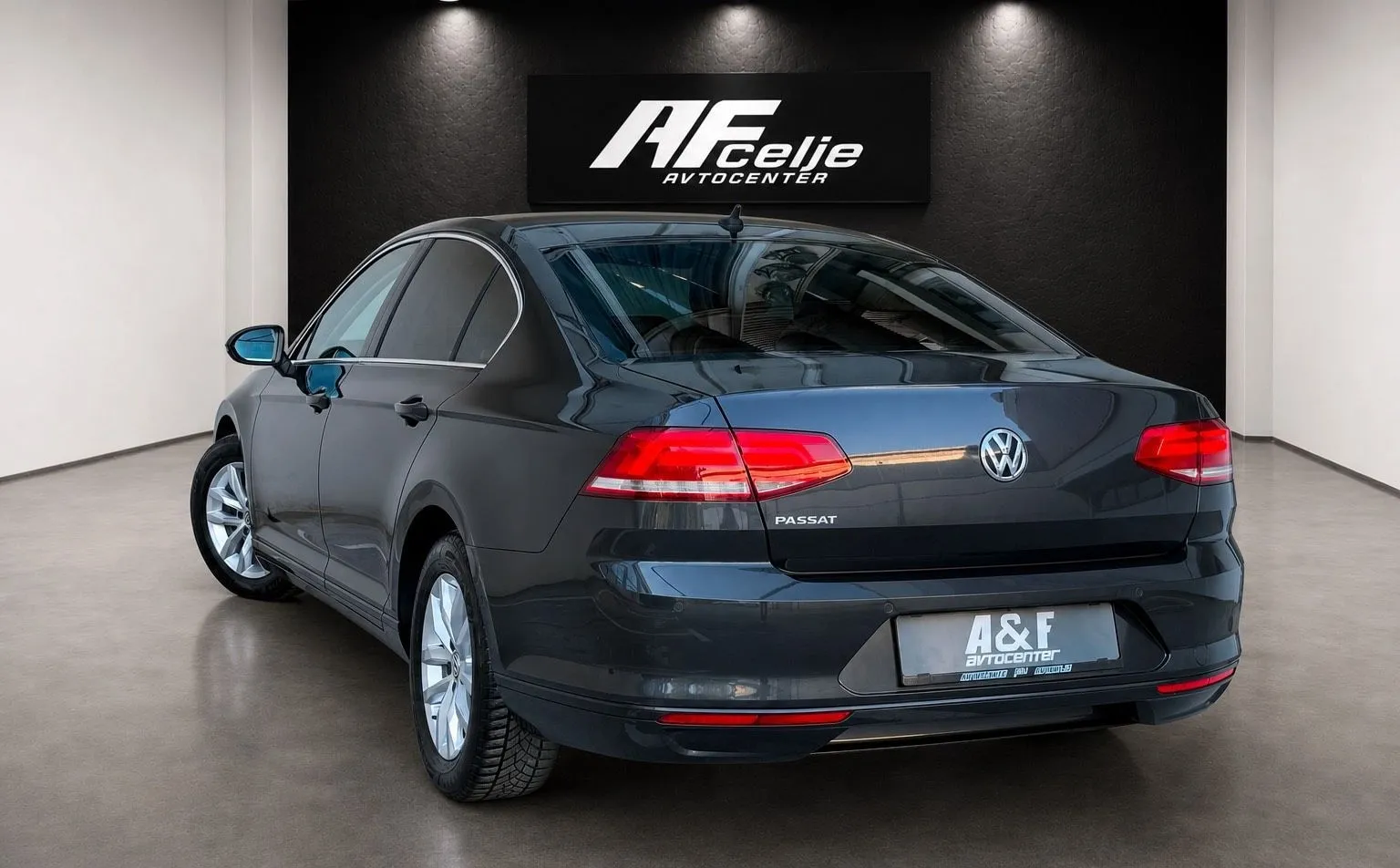 Notranja slika - VW Passat - 2.0 TDI-DSG-H LINE-169.000km-LIZING ZA TUJCE-NAV.. - 7