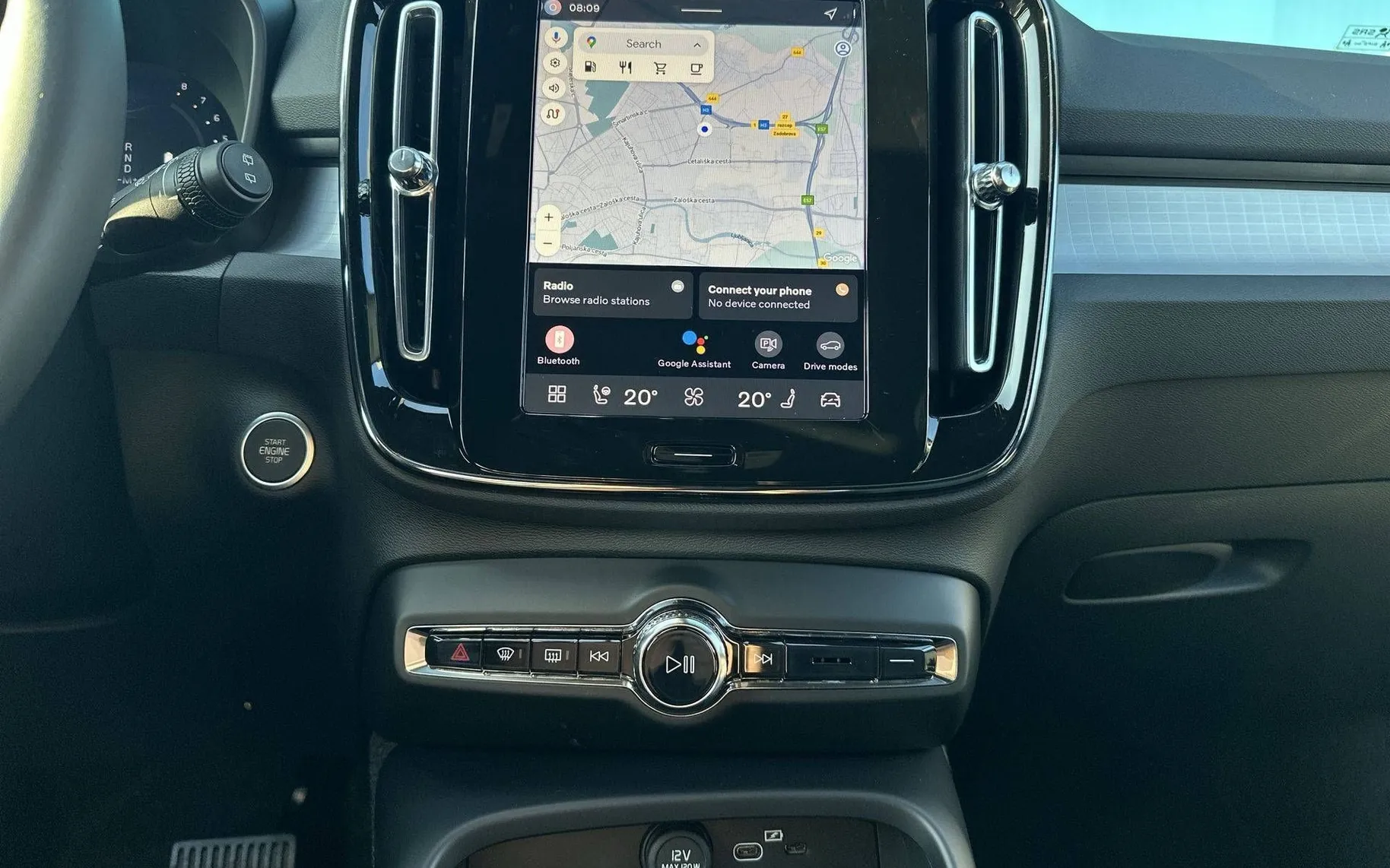 Notranja slika - Volvo XC40 - B3 P Plus Dark AT DCT 3 leta garancije + 3 servi.. - 17