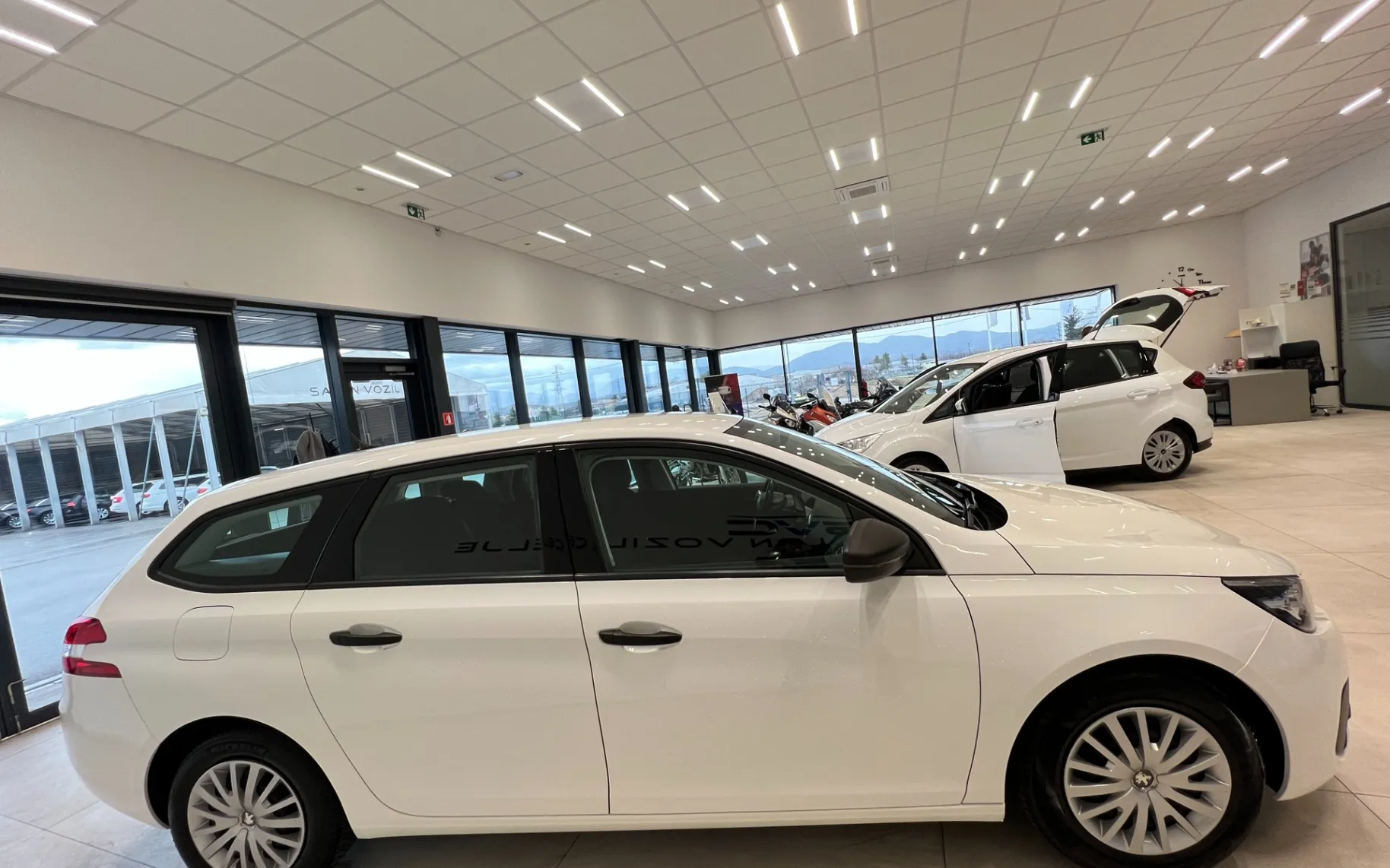 Zunanja slika - Peugeot 308 - 1.5 BlueHDi 100 STT ACTIVE-TEMP-LED-SAMO 84.000 km - 4