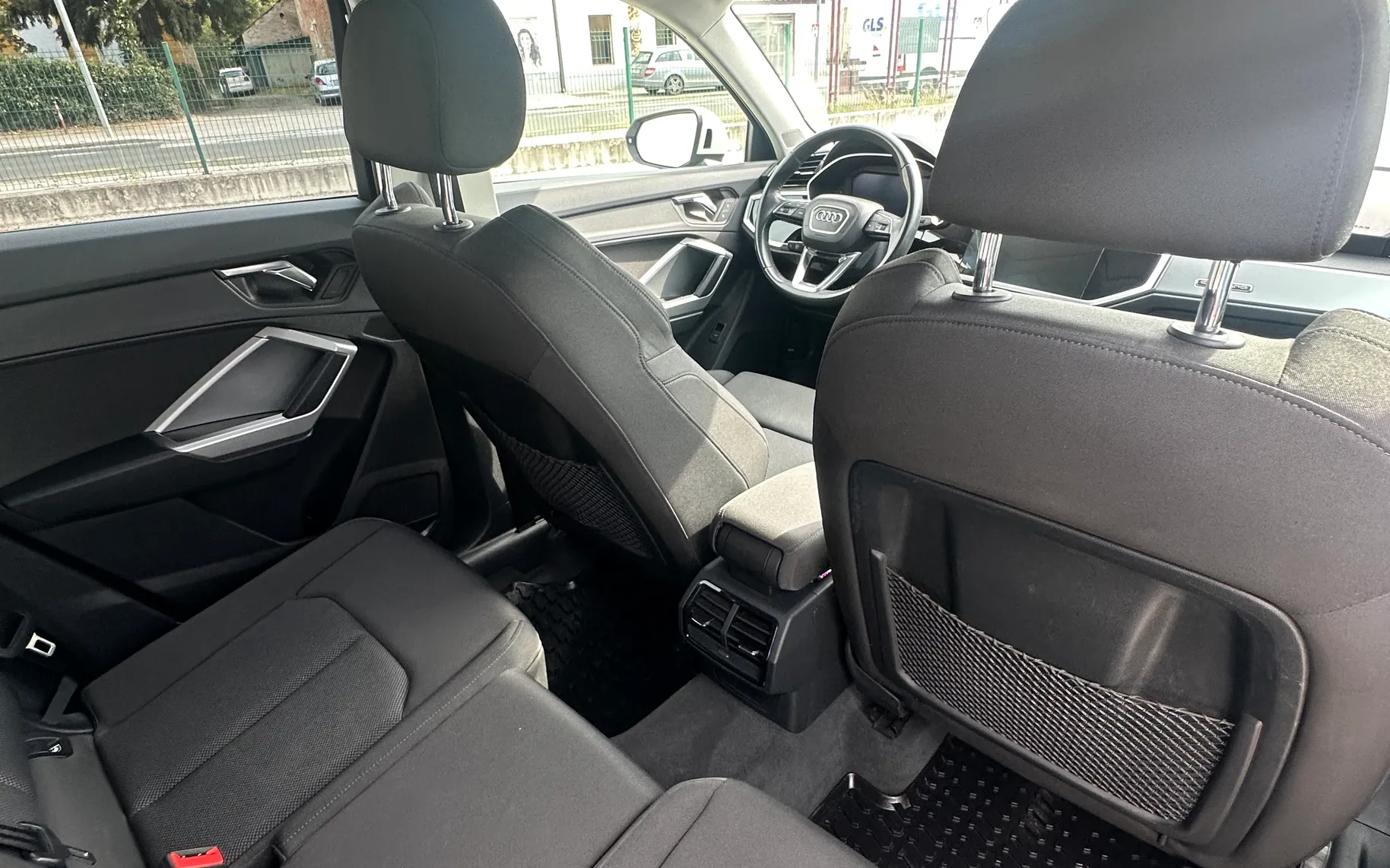 Notranja slika - Audi Q3 - quattro 40 TDI Advanced S tronic - 7