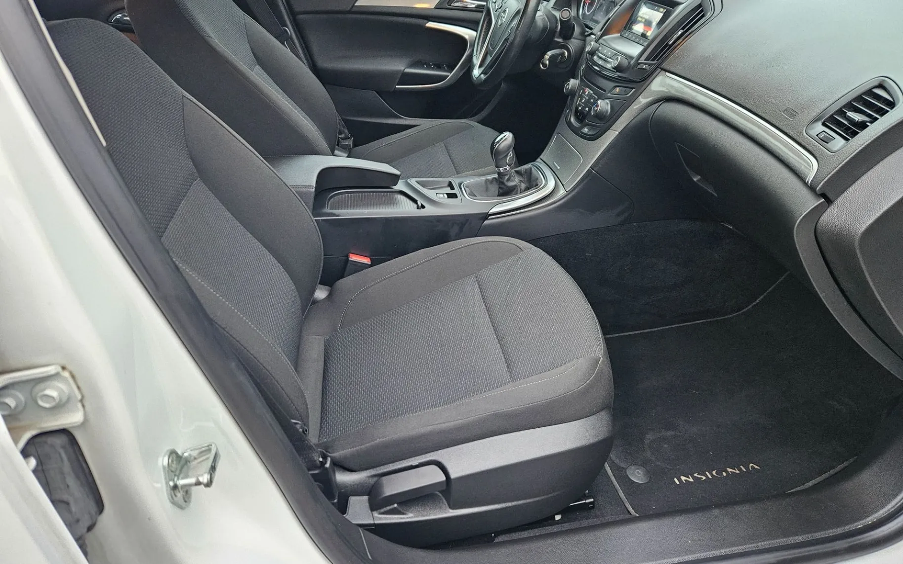 Notranja slika - Opel Insignia - 2.0 CDTI 125KW  SLO  SAMO 135000KM  LED... - 8