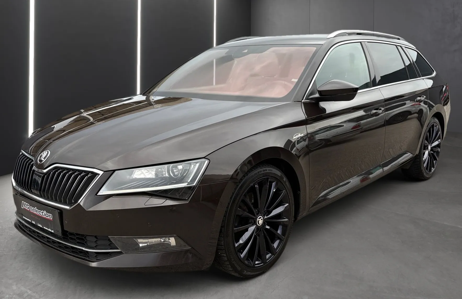 Zunanja slika - Škoda Superb - 2.0 TDI L K Combi DSG 4X4 ... - 1