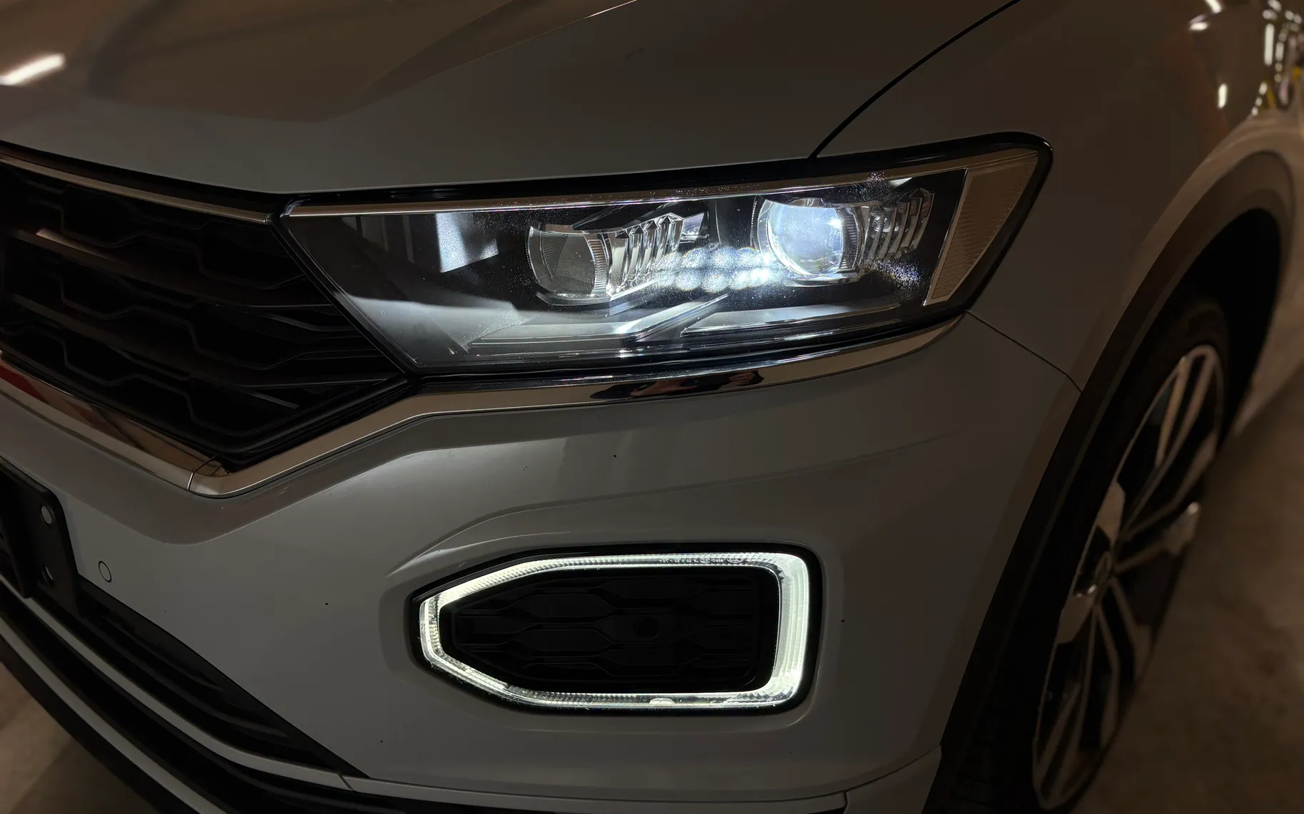 Notranja slika - Volkswagen T-Roc - 1.5 TSI R LINE - 11