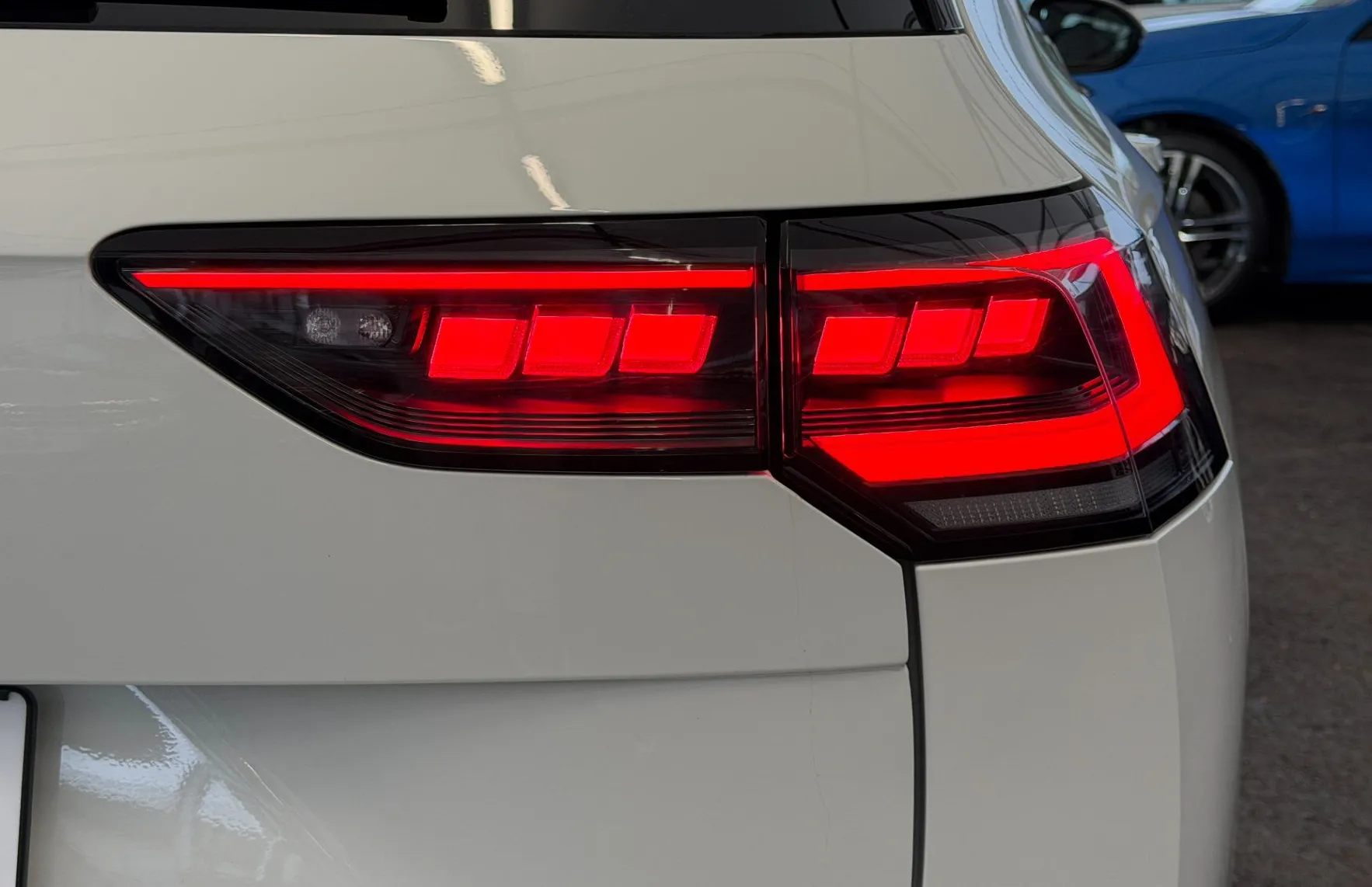Zunanja slika - Volkswagen Golf - Variant R-Line 1.5 eTSI DSG SLO 1.Lastnik-GARANCIJA-MATRIX - 5