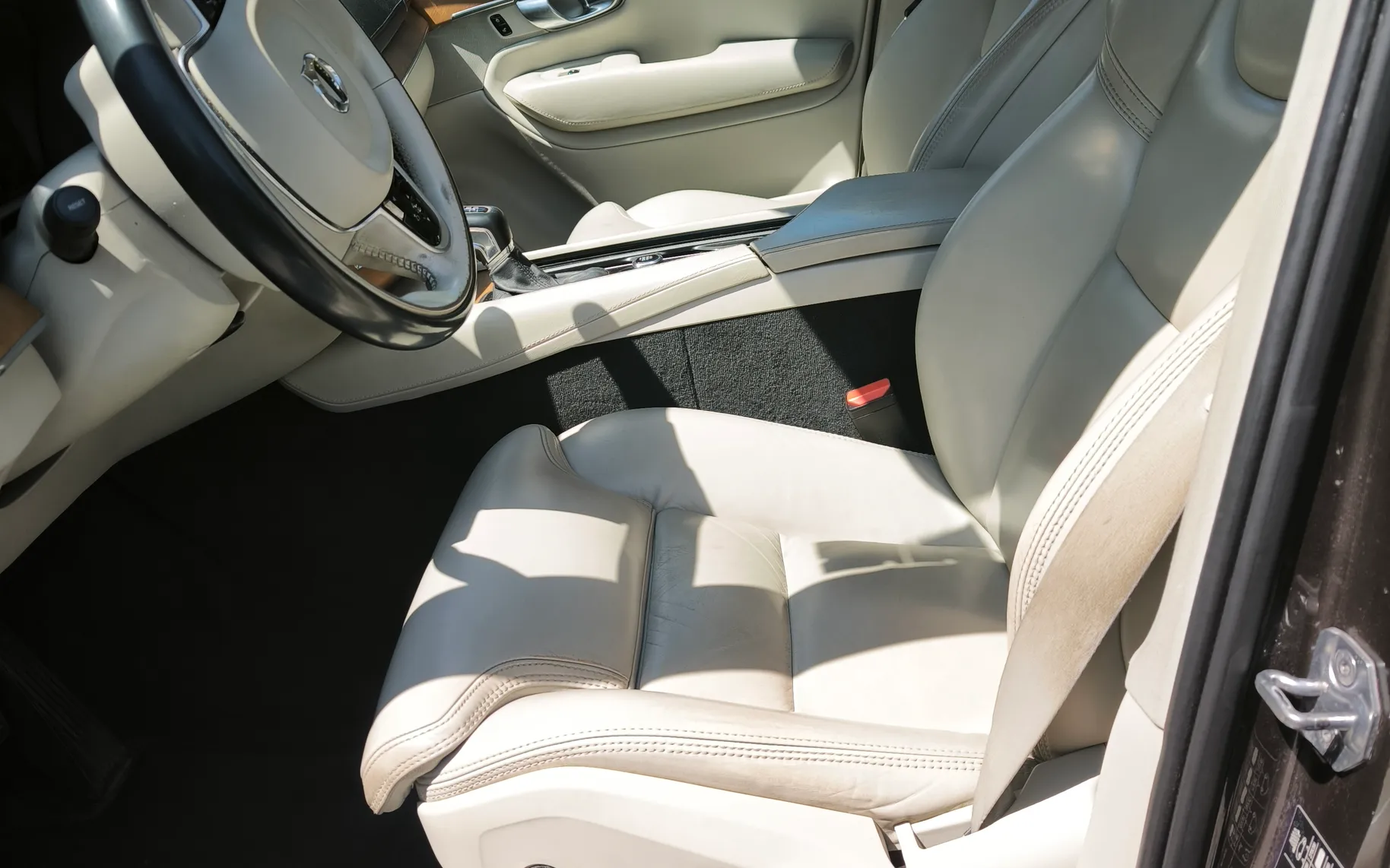 Notranja slika - Volvo XC90 - D5 AWD Inscription Geartronic - 5