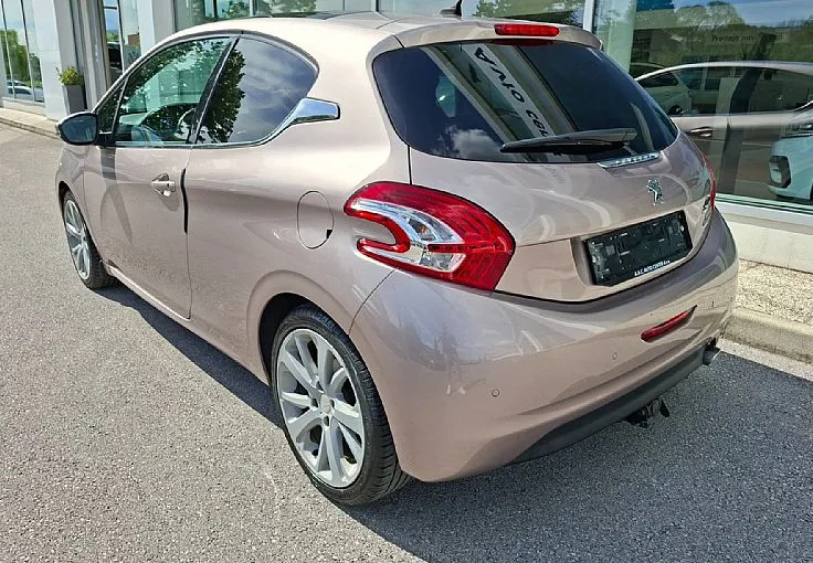 Zunanja slika - Peugeot 208 - 1.6 e-HDi Allure - 3