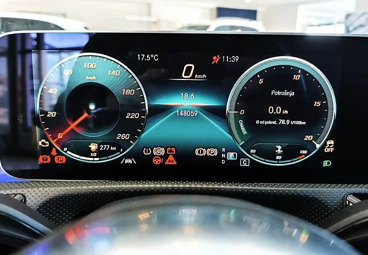 Zunanja slika - Mercedes-Benz A-Razred - 180 AMG LINE-PANORAMA-ALCANTARA-KEYLESS-AMBI-VIDEO - 11