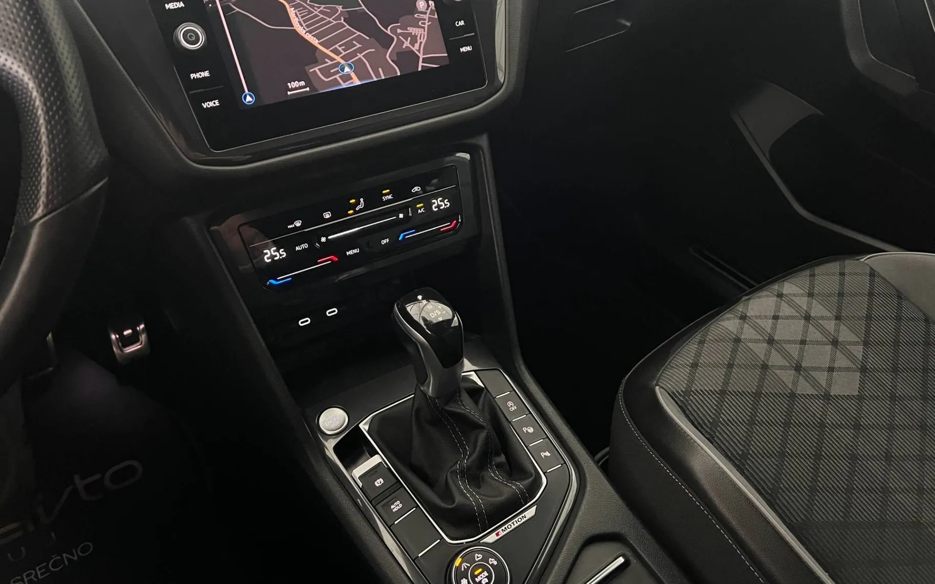 Notranja slika - Volkswagen Tiguan Allspace - 2.0 TDI•R-Line•4MOTION•DSG•147kW•IQ Light•Kamera•. - 11