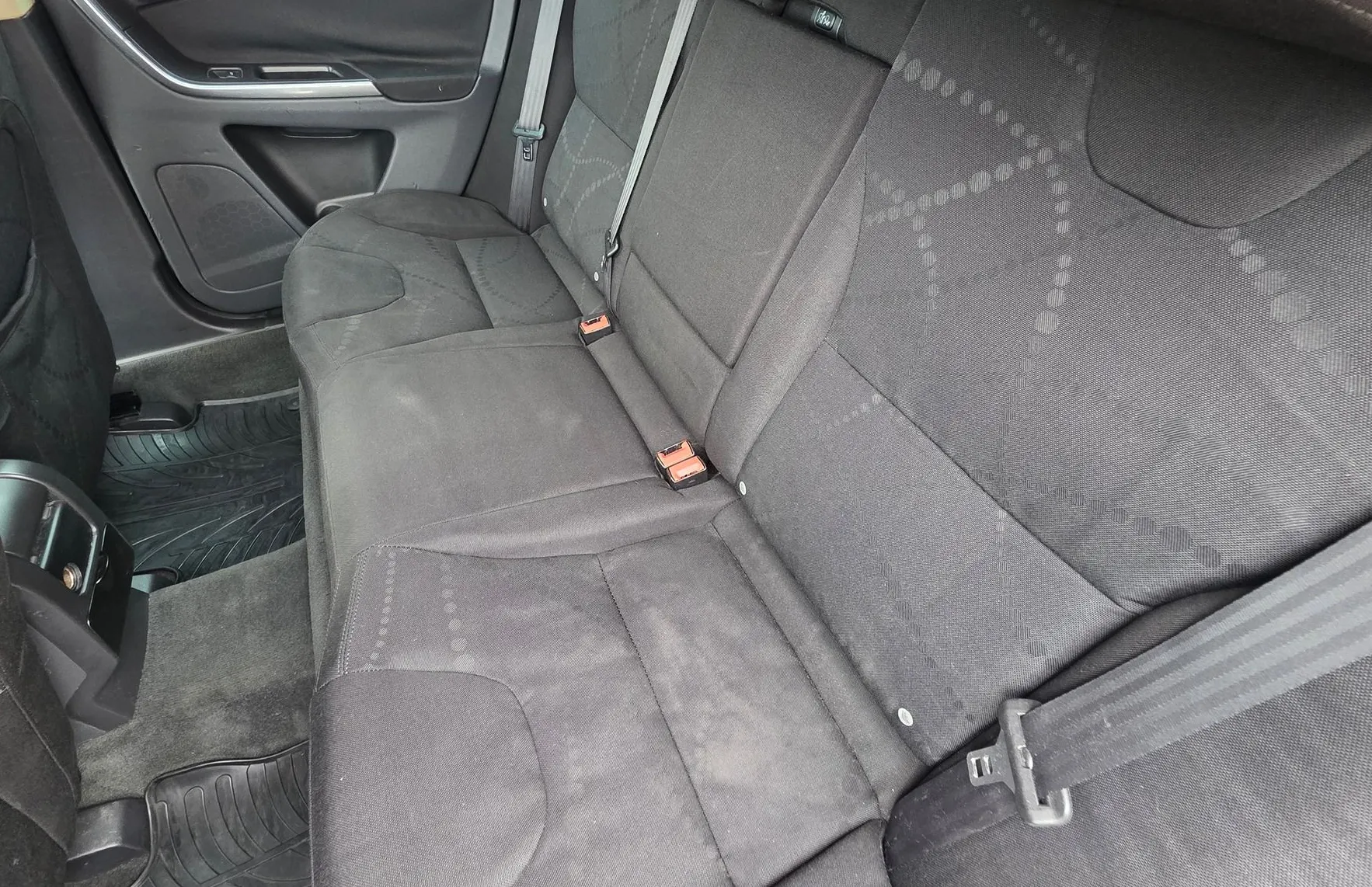 Zunanja slika - Volvo XC60 - FWD D4 MOMENTUM AVTOMATIK-ALU PLATIŠČA-KLIMA-NAVI - 14