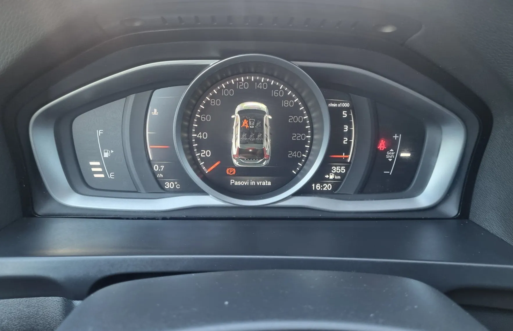 Zunanja slika - Volvo V60 - 2.0 TD - VLEČNA KLJUKA +NAVIGACIJA+PDC+TEMPOMAT... - 20