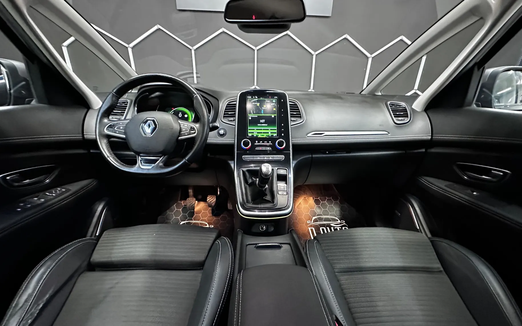 Notranja slika - Renault Scenic - Scénic dCi 130 Energy Bose-LED-HUD-KAMERA-NAVI-2 - 9
