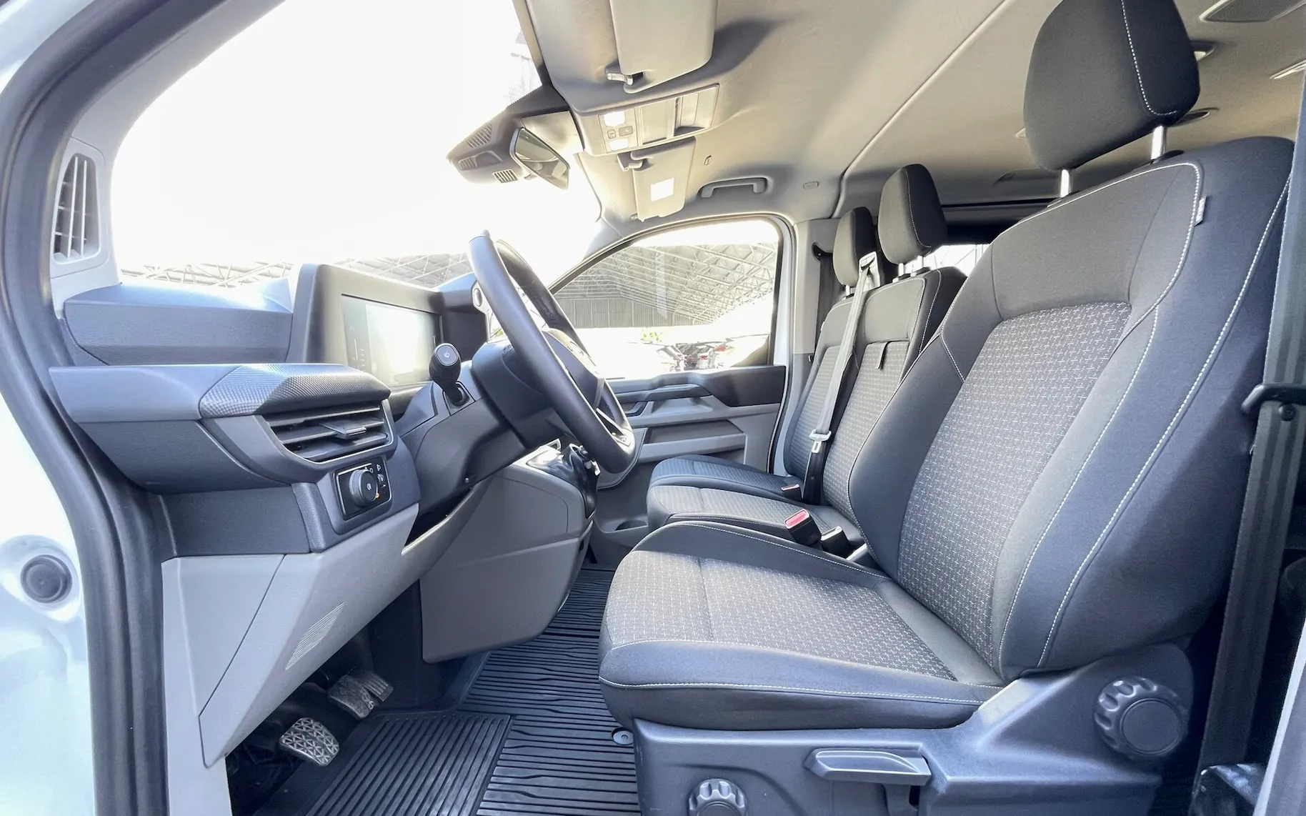 Zunanja slika - Ford Transit Custom - Kombi 320 2.0 TDCi L2H1  DMR  TREND 9 SEDEŽEV SLO - 8