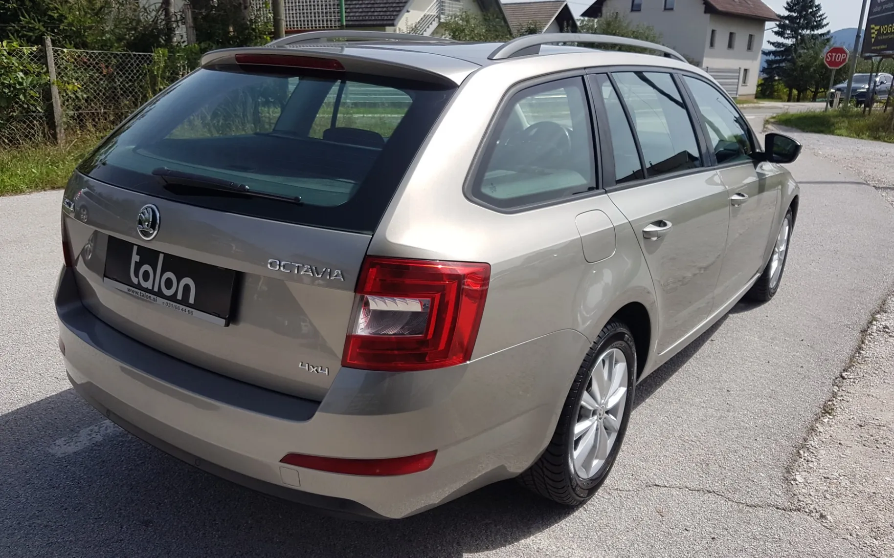 Zunanja slika - Škoda Octavia - Combi 4x4 1.6 TDI Ambition - 8