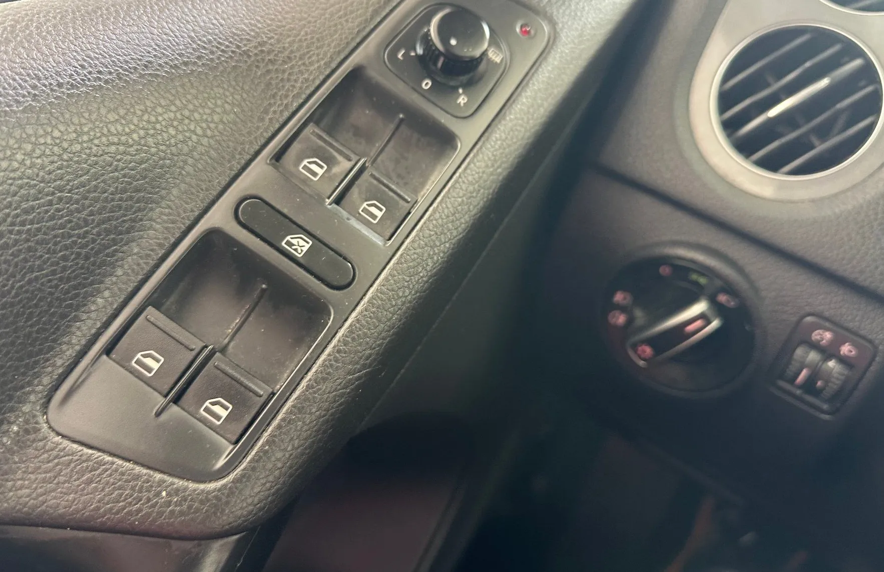 Zunanja slika - Volkswagen Tiguan - 2.0 TDI BMT Trend Fun.SLOVENSKI.SAMO 179.000 KM - 6