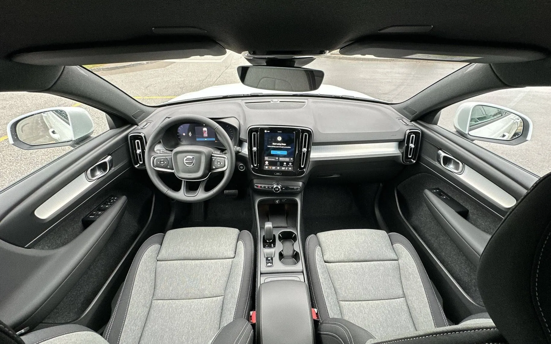 Notranja slika - Volvo XC40 - B3 P Core AT DCT 3 leta garancije + 3 servisi... - 20