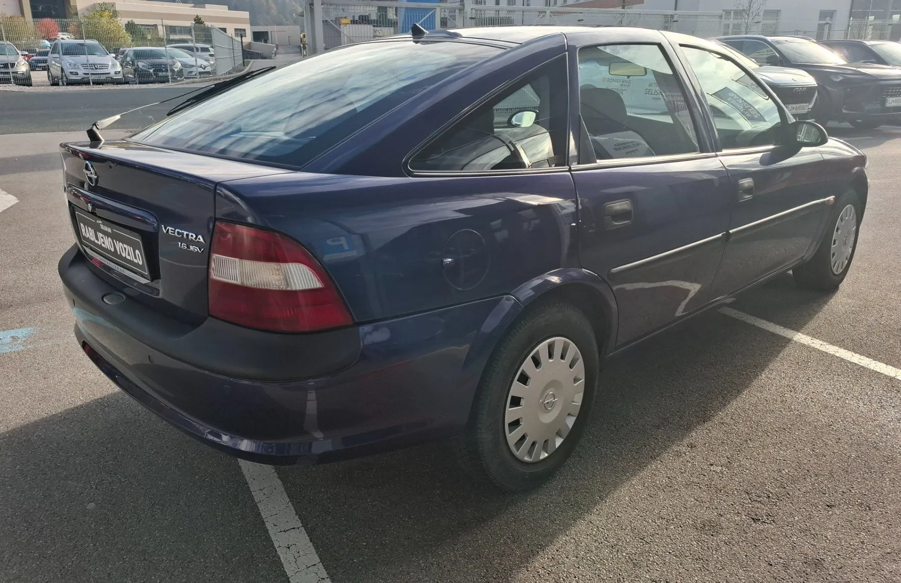Zunanja slika - Opel Vectra - 1.6i 16V - SLOVENSKO POREKLO + ODLIČNO OHRANJEN - 7
