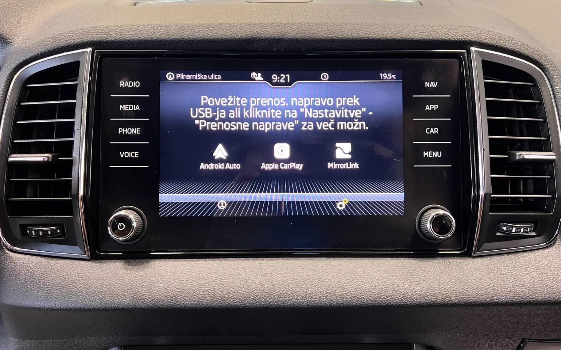 Zunanja slika - Škoda Karoq - 2.0 TDI-DSG-FRONT-ASSIST-ACC-KAM-KEYLESS-NAVI-PDC. - 19