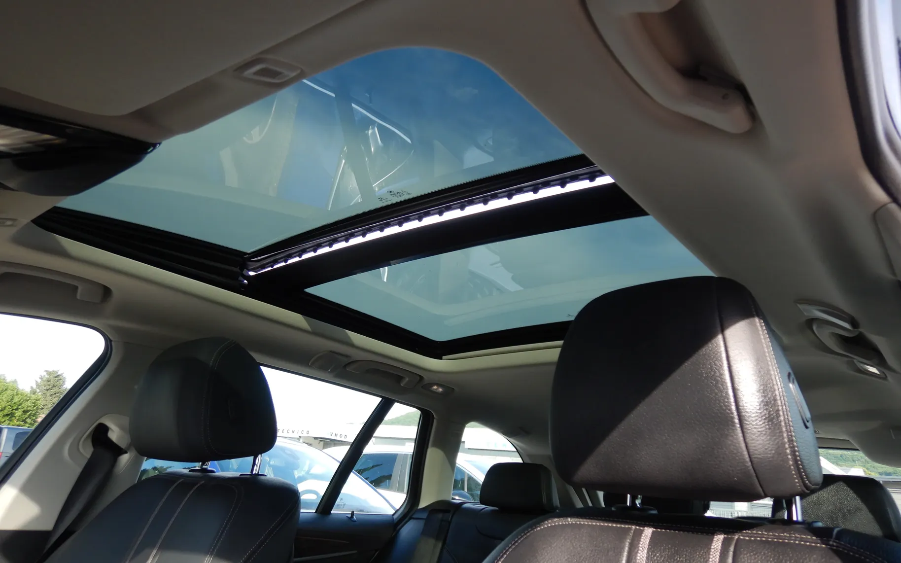 Notranja slika - BMW Serija 5 - 520d xDrive Touring Avt. - 9
