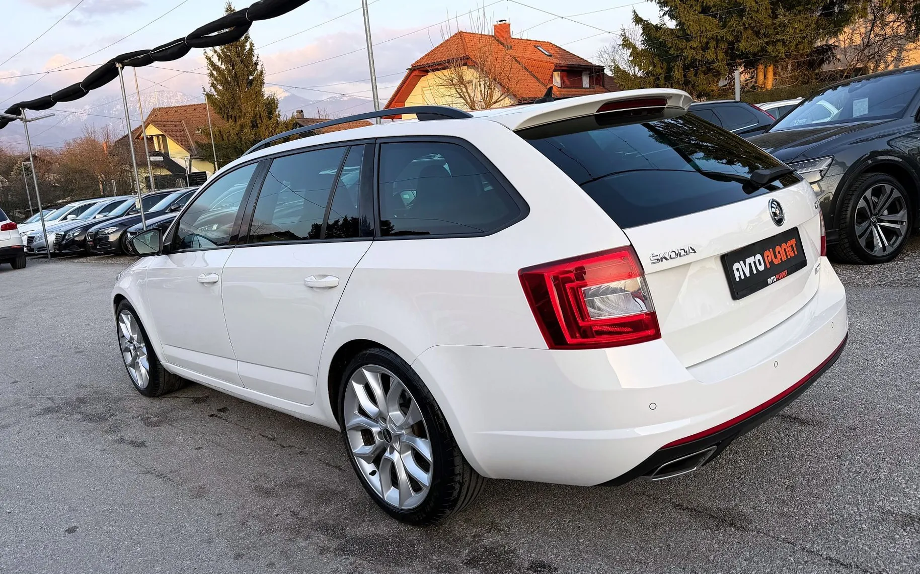 Zunanja slika - Škoda Octavia - 2.0 TDI RS AUT. ACC LED XENON F1 NAVI ALU 19 - 3