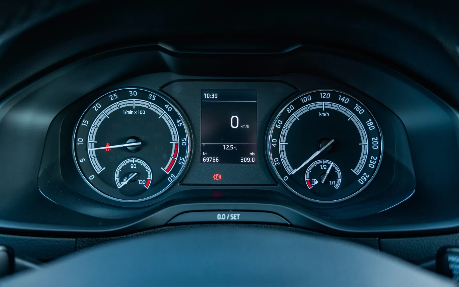 Zunanja slika - Škoda Karoq - 1,6 TDI AMBITION - 12
