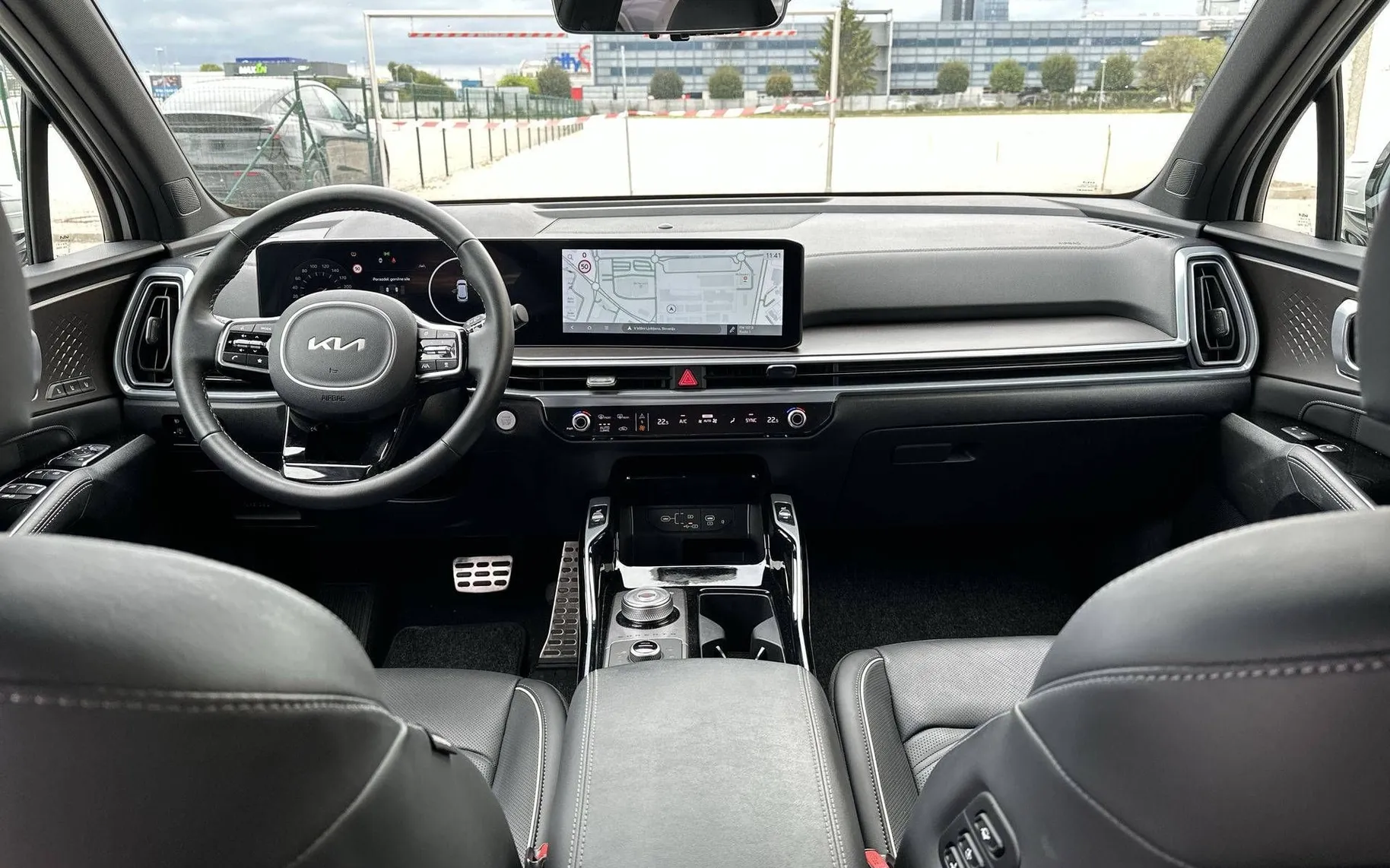 Notranja slika - KIA Sorento - 2.2 TCI AWD EX Launch 8DCT - 18