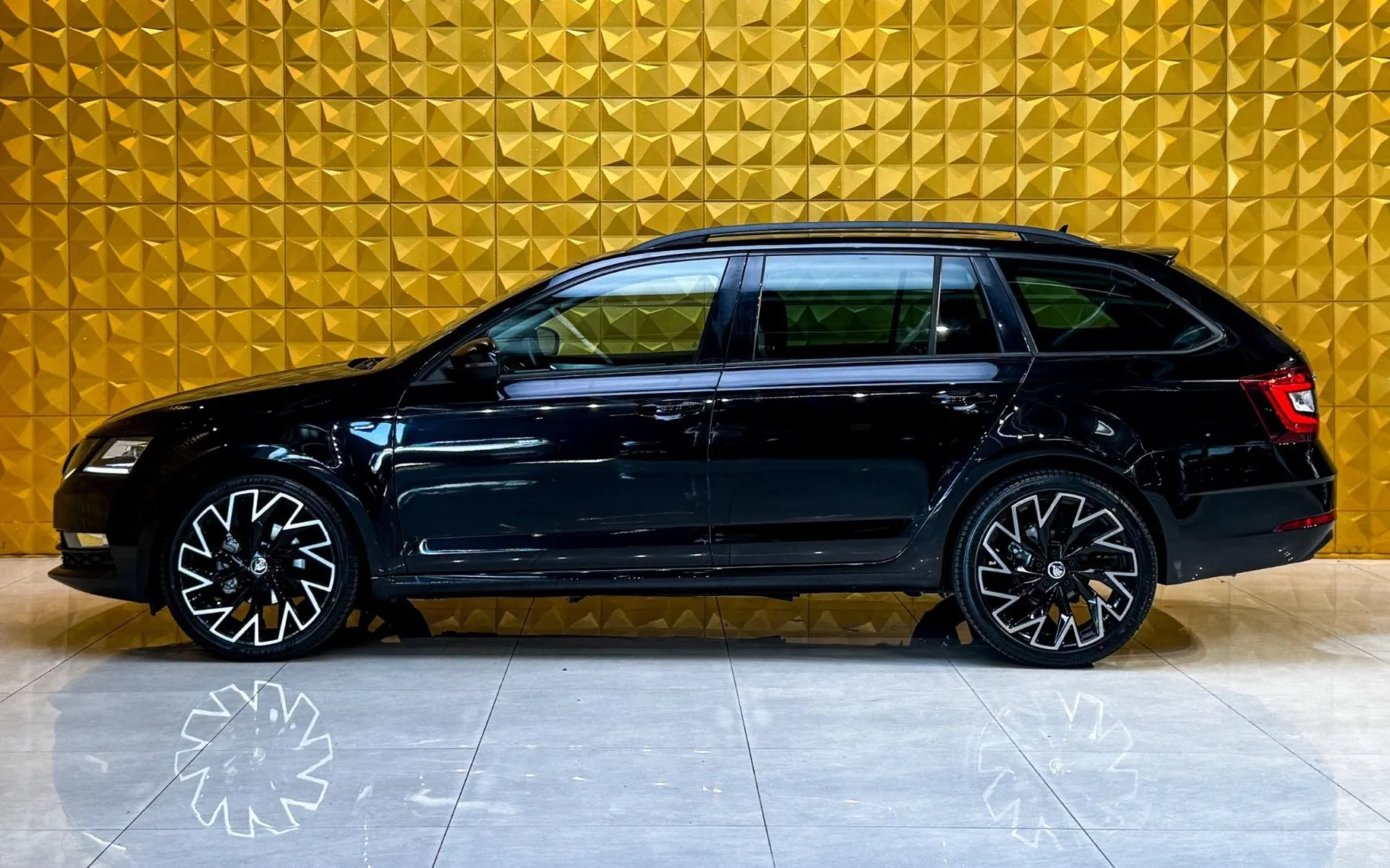 Zunanja slika - Škoda Octavia - 2.0 TDI AUT. LED-NAVI-GRETJE-PDC - 6