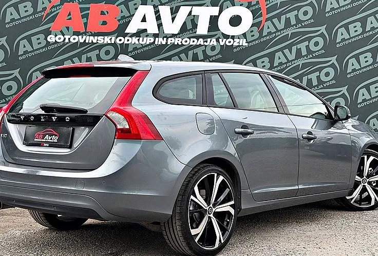 Zunanja slika - Volvo V60 - D3 Momentum Geartronic+110KW+BIXENON+NAVI+UGODNO - 5