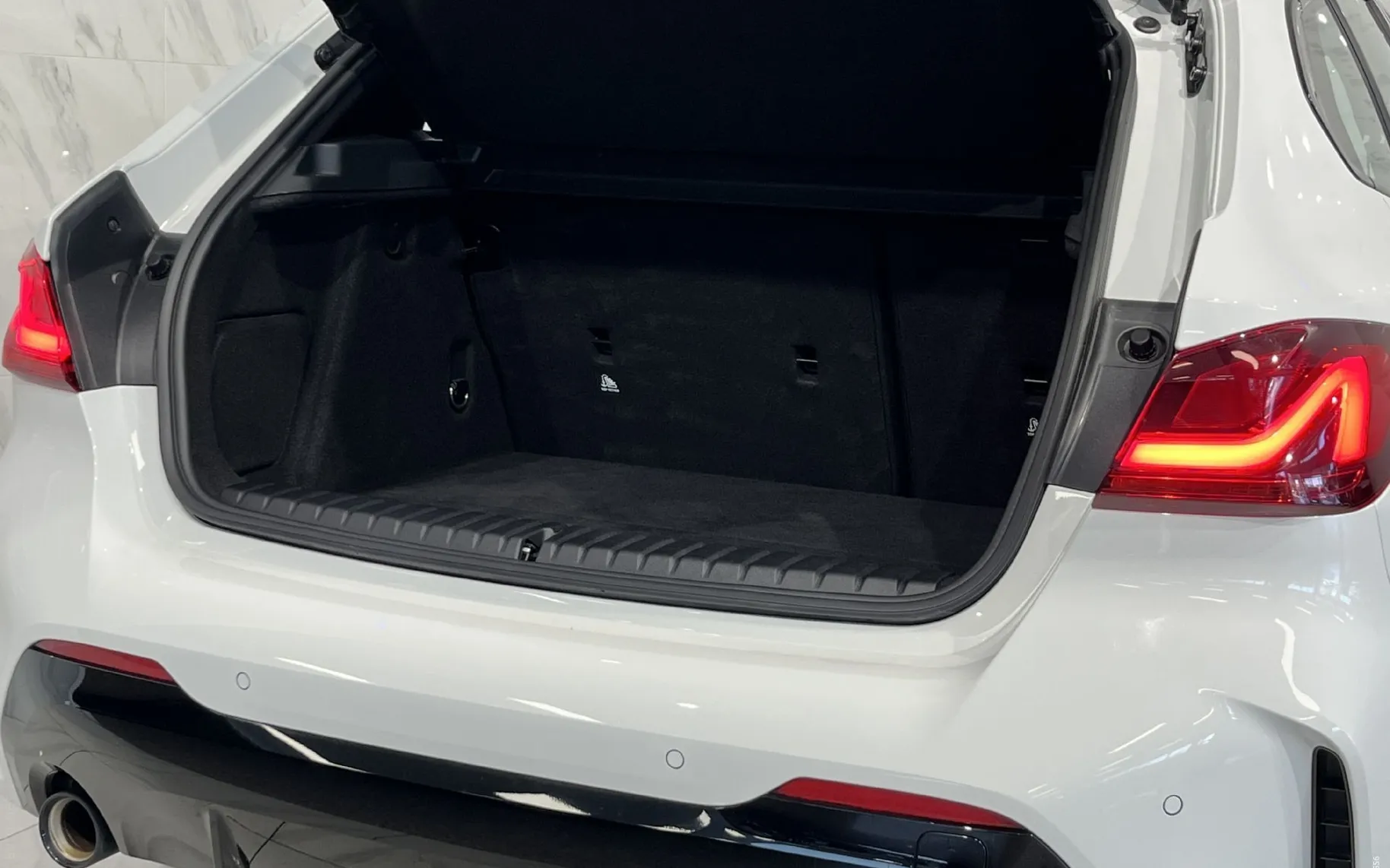 Notranja slika - BMW serija 1: - 118i |M-Sport|Led|Kamera|PDC|Ambient|Virtual| - 7