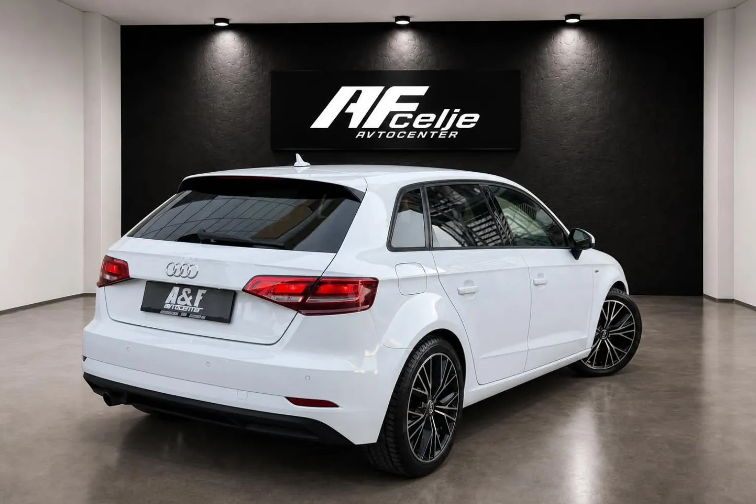 Zunanja slika - Audi A3 - 1.6 TDI-S TRONIC-81.000km-LIZING ZA TUJCE-XENON+.. - 5