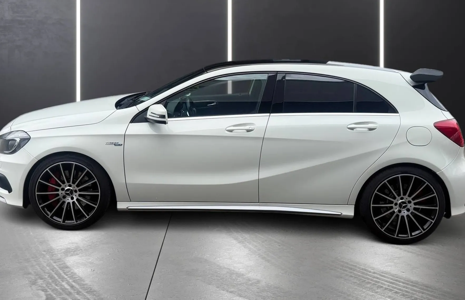 Zunanja slika - Mercedes-Benz A-Razred - 45 AMG 4MATIC XENON NAVI PDC TEM ŠPORTNI IZPUH - 4