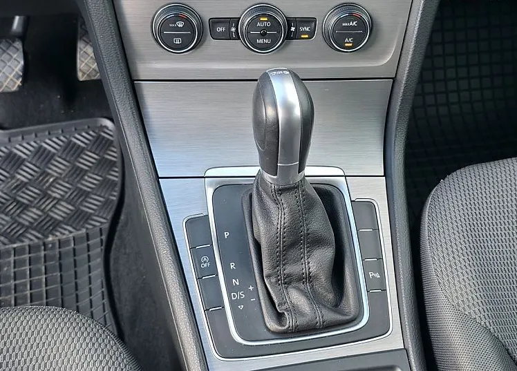 Zunanja slika - VW Golf - Variant 2.0TDI DSG Comfortline ACC•NAVI•PARK-SENZORJI•17C• - 10
