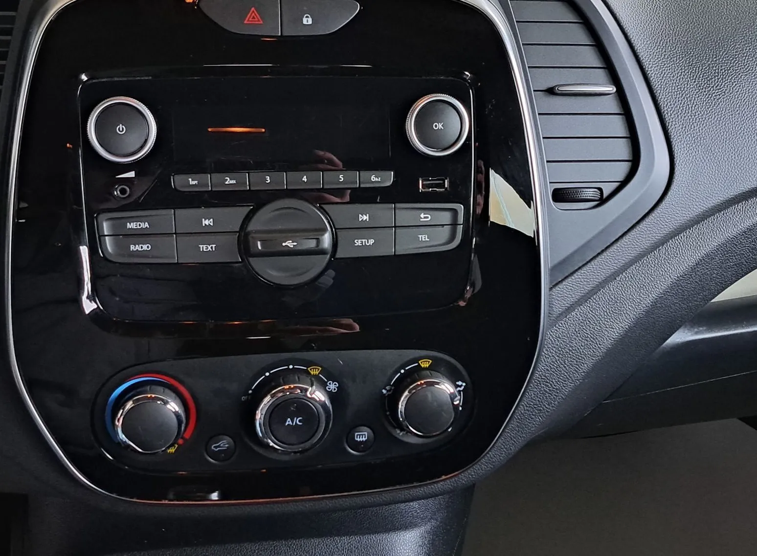 Zunanja slika - Renault Captur - Limited TCe 90 Z ENOLETNIM JAMSTVOM - 11