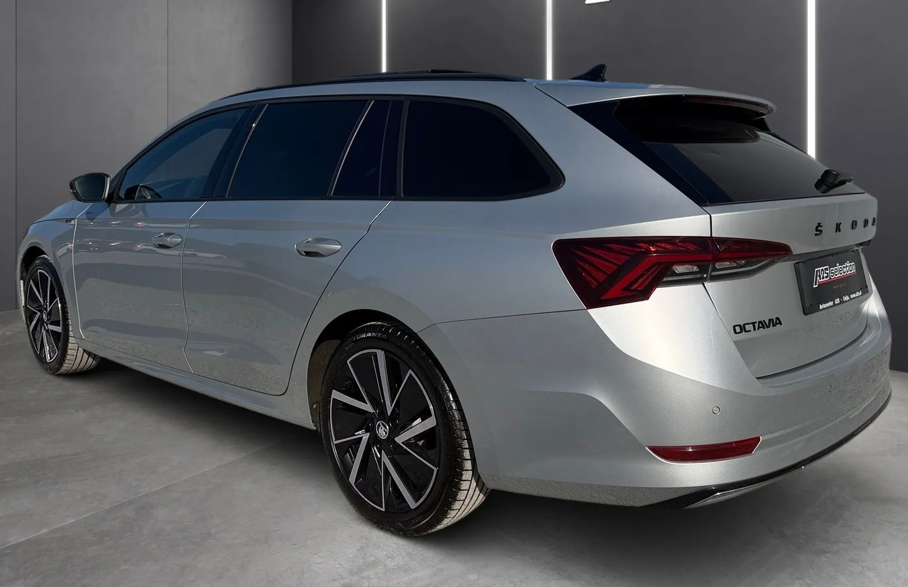 Zunanja slika - Škoda Octavia - Combi 2.0 TDI Sportline DSG-Panorama-Vlečna klju.. - 4