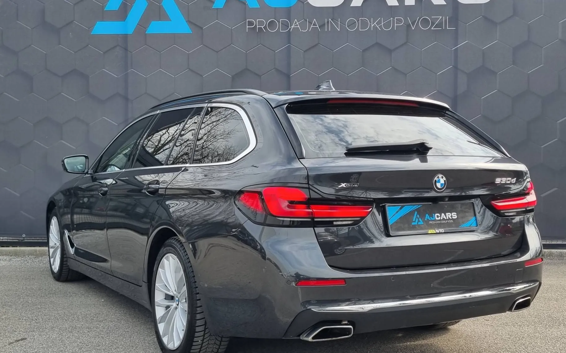 Zunanja slika - BMW Serija 5 - Touring: 530d xDrive-Luxury-Usnje-LED... - 5