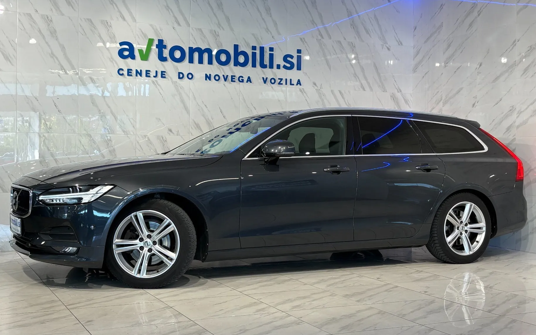 Zunanja slika - Volvo V90 - D4 Momentum |ACC|360Kamera|BowersWilkins|Kljuka|.. - 2