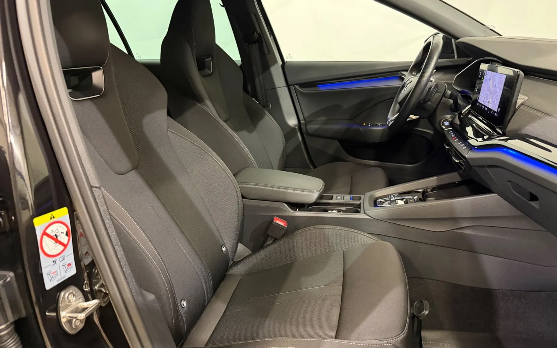 Notranja slika - Škoda Octavia - 2.0 TDI-SPORTLINE-HEAD UP-ACC-KAMERA-VIRTUAL-NAVI - 12