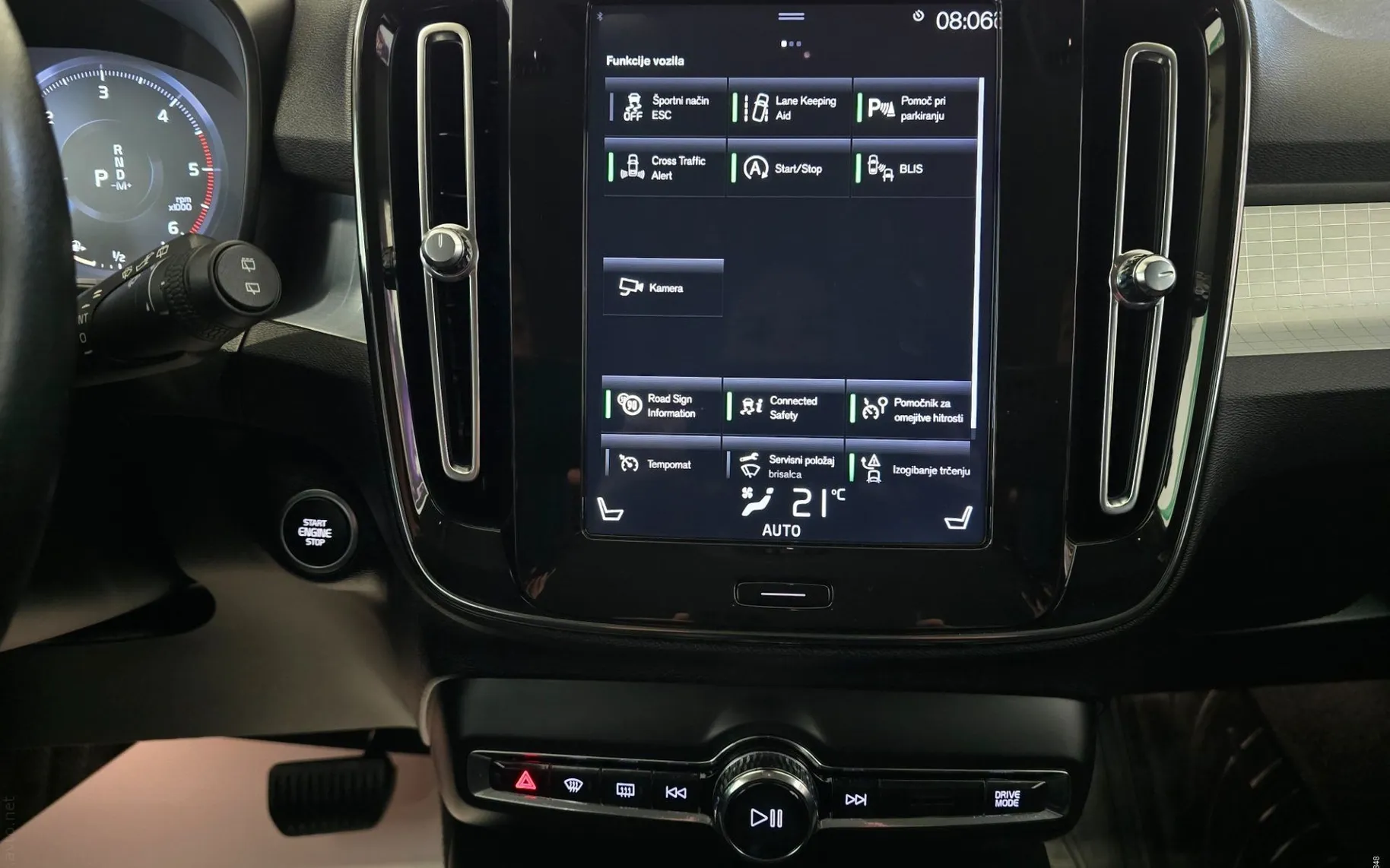 Notranja slika - Volvo XC40 - D3 Momentum Pro Avt. - LED.kamera.asistence.navi - 16