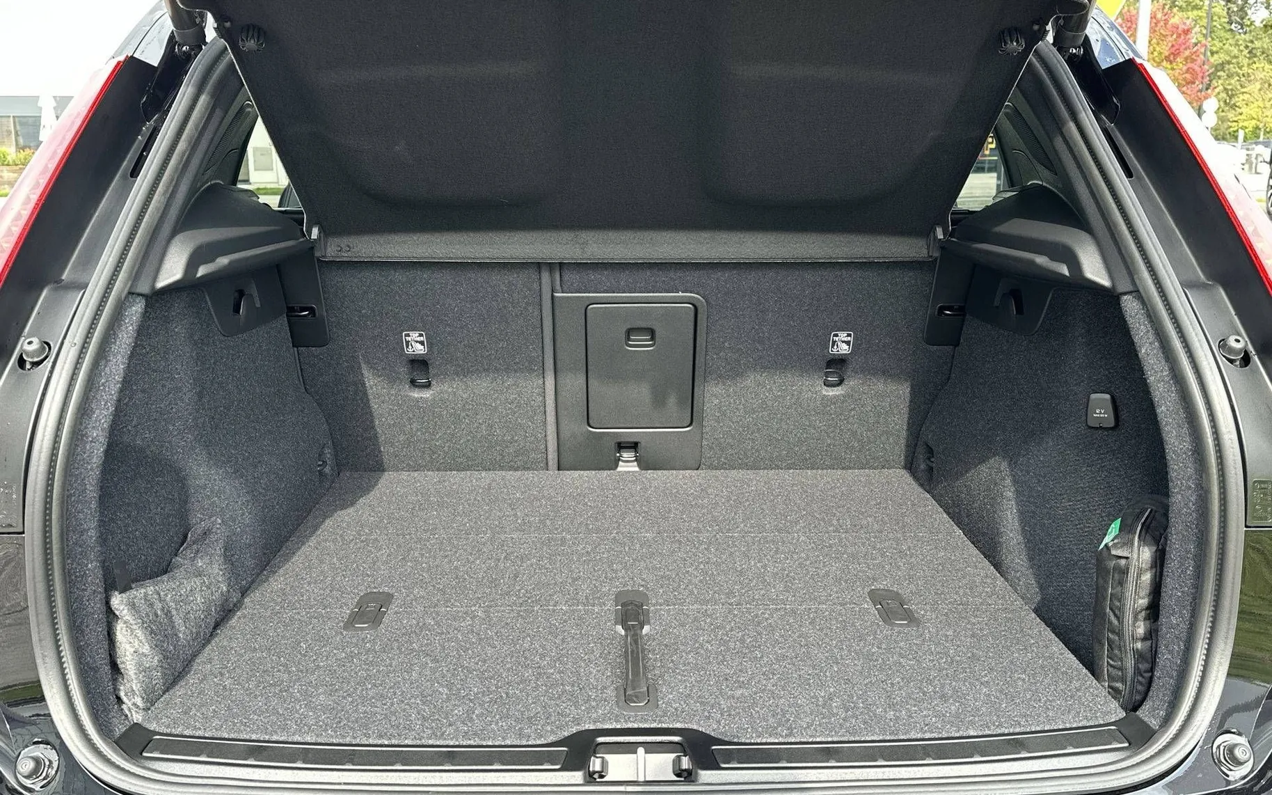 Notranja slika - Volvo XC40 - B3 P Plus Dark Avt. - 12