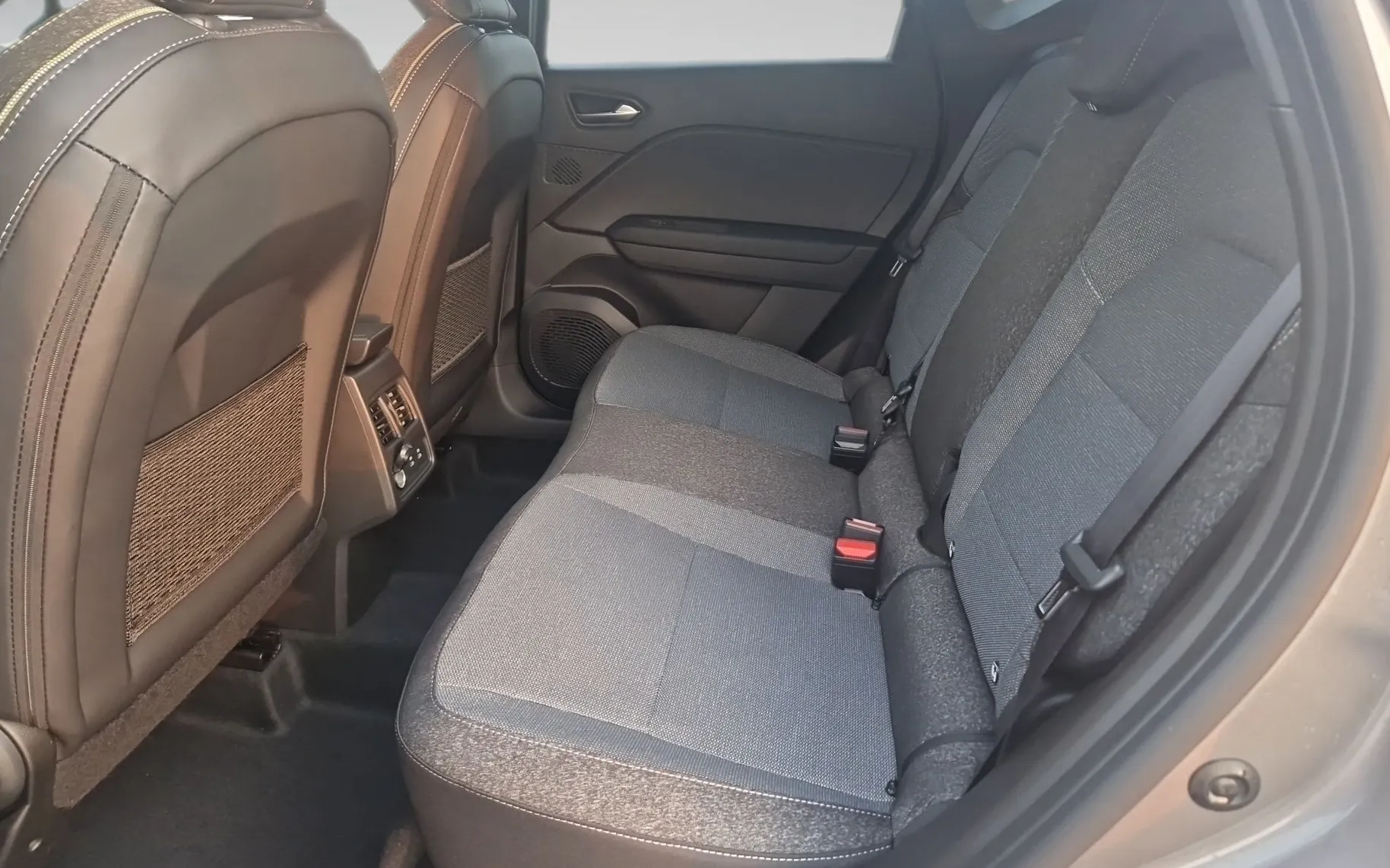 Zunanja slika - Renault Captur - TCe 140 techno + paket ZIMA - 15