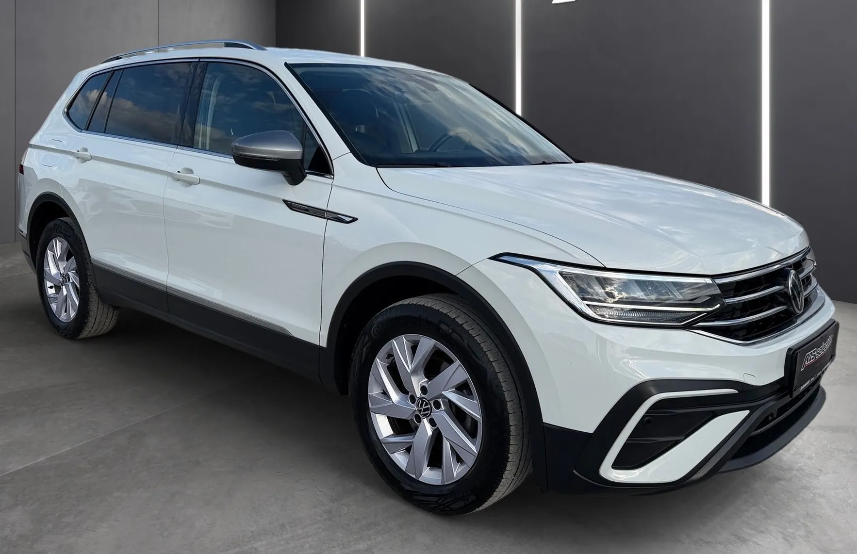 Zunanja slika - VW Tiguan Allspace - 2.0 TDI DSG 4M 110kW Life-ACC-Vlečna kljuka-LED - 2