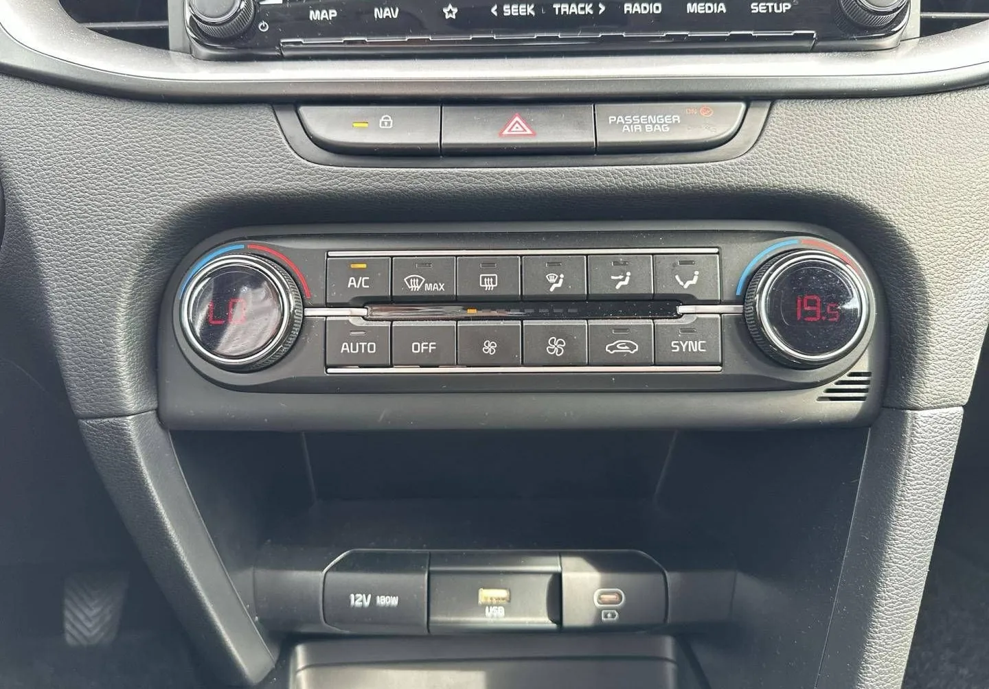 Notranja slika - KIA Ceed - 1.0 T-GDi LX Champion+ ISG. M T - 18
