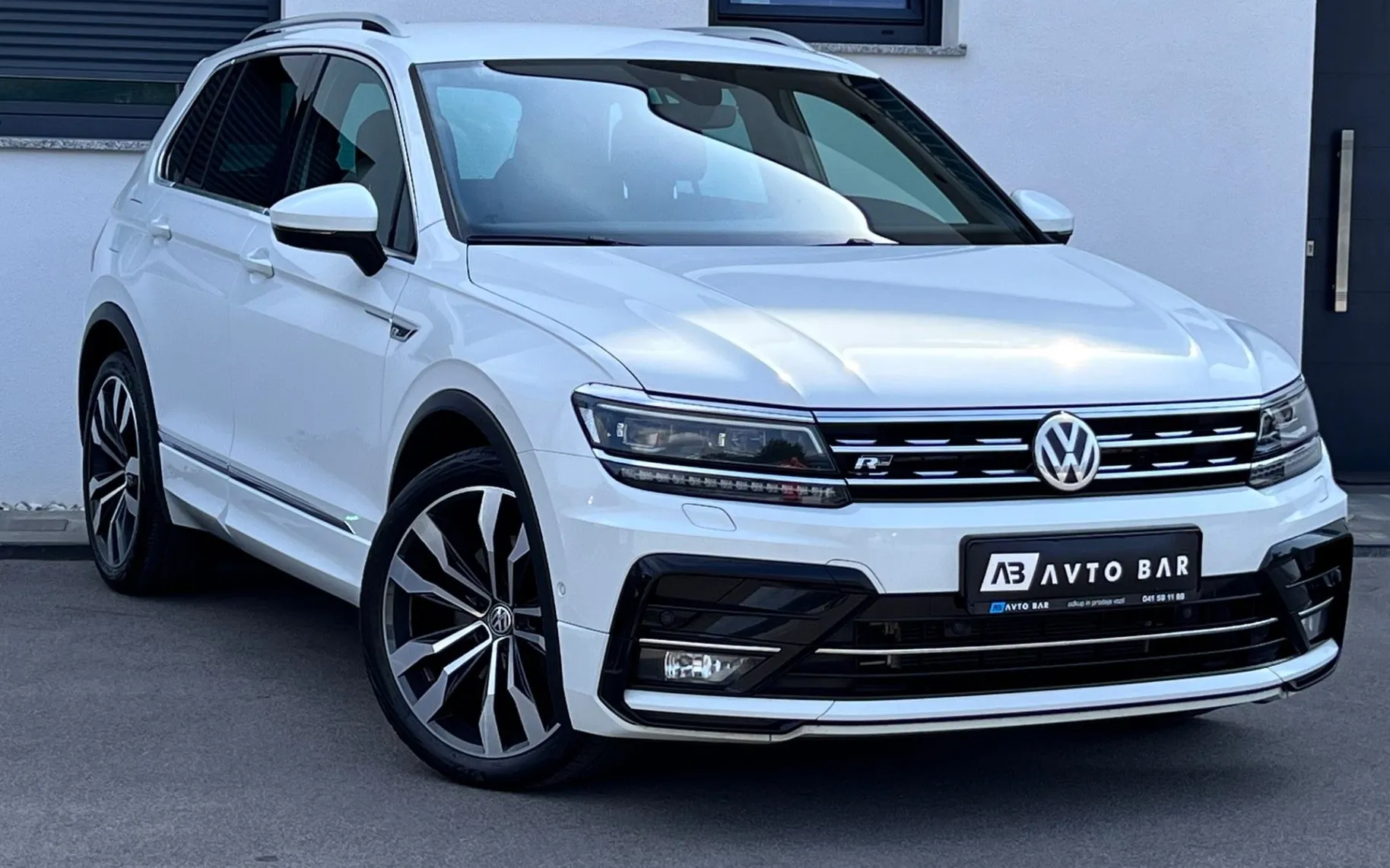 Zunanja slika - Volkswagen Tiguan - 2.0 TDI R-Line+4MOTION+ACC+4MOTION+KLJUKA+KAMERA.. - 3