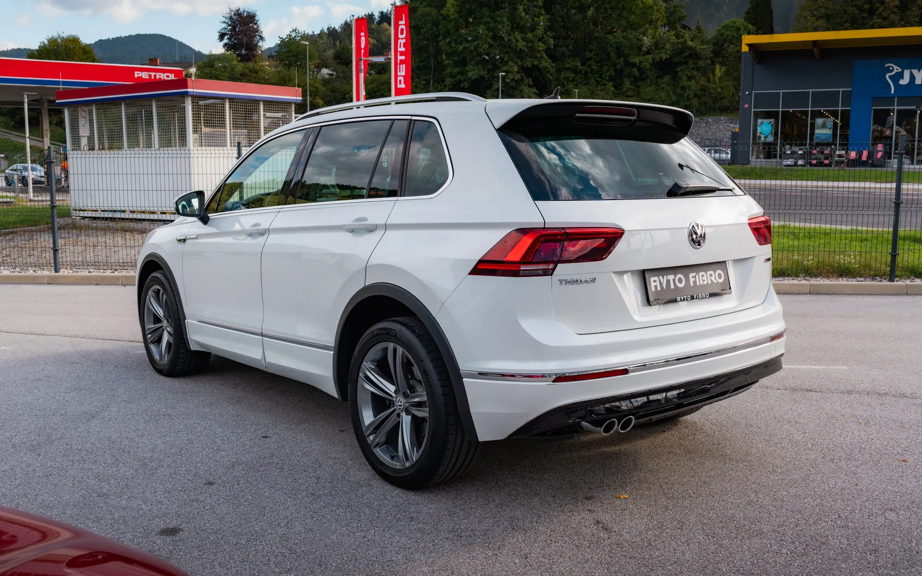 Zunanja slika - Volkswagen Tiguan - 2,0 TDI BMT R-Line Edition DSG - 5