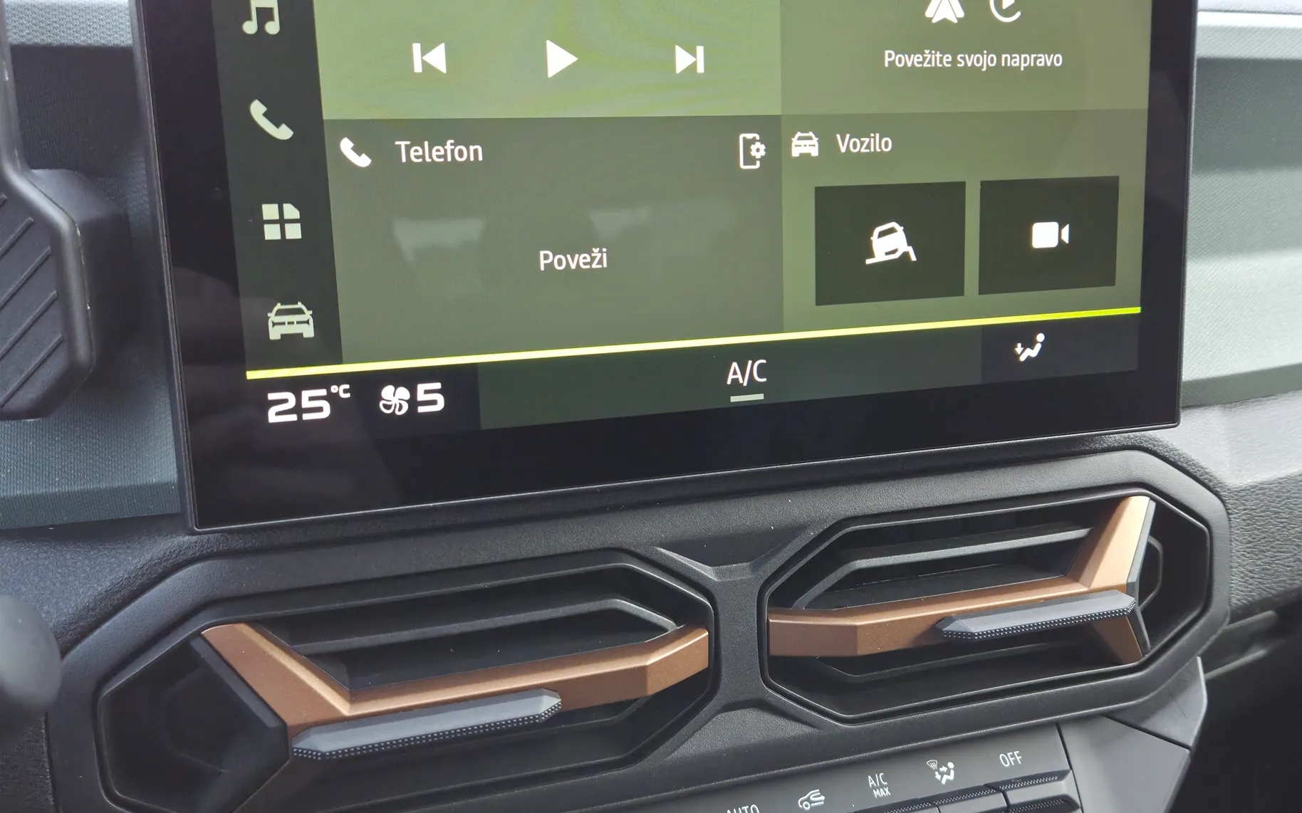 Zunanja slika - Dacia Duster - Extreme ECO-G +Paket City+Zimske gume - 19